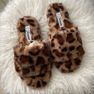 Leopard slippers